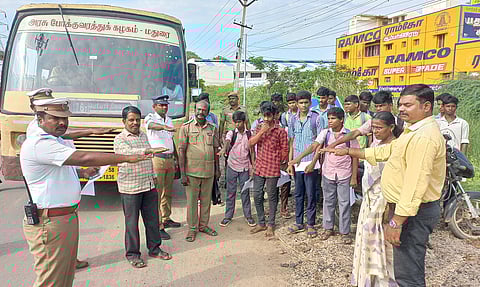 பஸ் படிக்கட்டில் பயணம் செய்த மாணவர்கள் உறுதிமொழி ஏற்பு