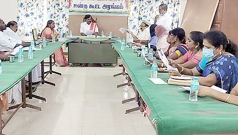 ரூ.35 லட்சம் மதிப்பில் தார்சாலைகள், வடிகால் சீரமைப்பு பணிகள் கூட்டம் நடந்தது.