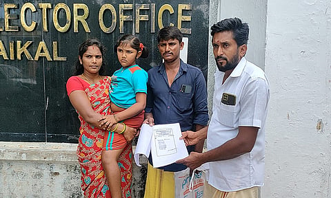 மனு கொடுக்க வந்த சிறுமி மற்றும் பெற்றோரை படத்தில் காணலாம்.