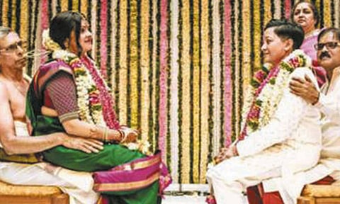 சென்னையில் சுபிக்ஷா-டினா ஆகியோரின் வினோத திருமணம் நடந்தபோது எடுத்த படம்.