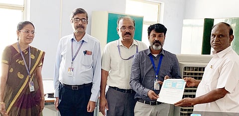 பி.எஸ்.ஆர். கல்வி குழுமங்களின் தாளார் ஆர்.சோலைசாமி, குளோபல் நிறுவனத்தின் இயக்குநர் ராஜீ கோவிந்தராஜன் ஆகியோர் ஒப்பந்தத்தில் கையெழுத்திட்டனர்.