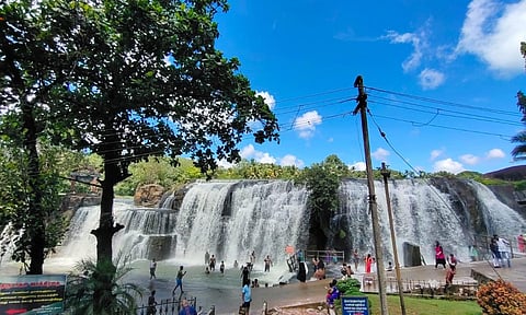 பெருஞ்சாணியில் 58 மி.மீ மழை- திற்பரப்பில் சுற்றுலா பயணிகள் ஆனந்த குளியல்