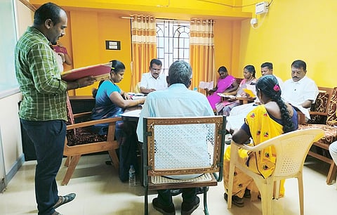 போகலூர் யூனியன் கூட்டம் தலைவர் சத்யா குணசேகரன் தலைமையில் நடந்தது. 