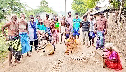 நொச்சியூர் மலைக்குறவர் மக்கள்.