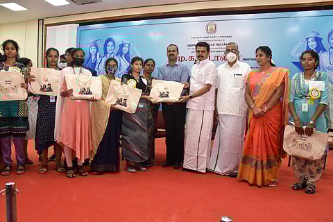 கோவையில் 3,596 மாணவிகளுக்கு மாதம் ரூ.1000 உதவித் தொகை