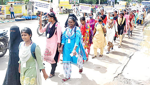 விழிப்புணர்வு பேரணி நடந்தது.