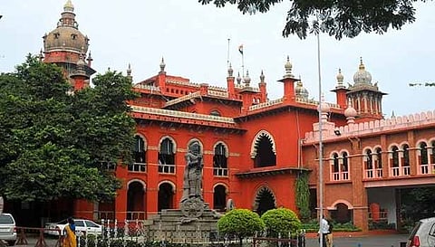 டெண்டர் முறைகேடு வழக்கில் முன்னாள் அமைச்சர் வேலுமணி சார்பில் மத்திய அரசு வக்கீல் ஆஜராகலாம்- ஐகோர்ட்டு உத்தரவு