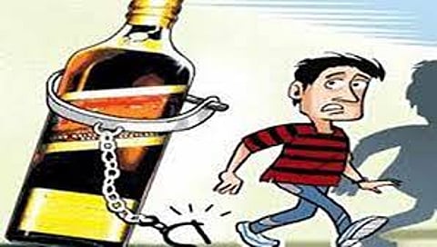 அனுமதியின்றி மது விற்ற 2 பேர் கைது