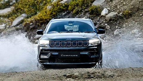 இரு கார்களின் விலையை திடீரென மாற்றிய ஜீப்