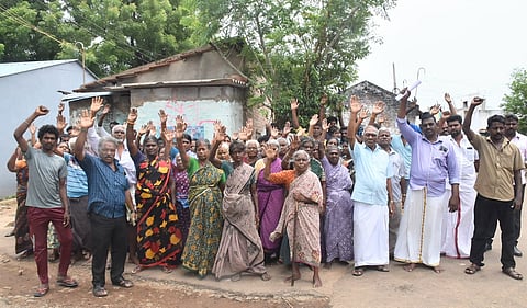 ரெயில்வே நிர்வாகத்தை கண்டித்து பொதுமக்கள் போராட்டம்