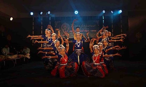 சதங்கையணி பூஜை நடைபெற்ற காட்சி.