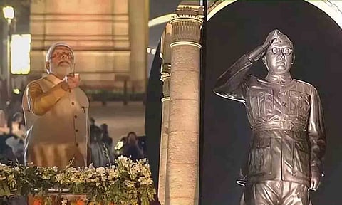 டெல்லி இந்தியா கேட்டில் பிரமாண்ட நேதாஜி சுபாஷ் சந்திர போஸ் சிலை திறப்பு