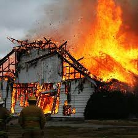 பெரம்பலூரில் வீடு தீப்பற்றி எரிந்து நாசம்