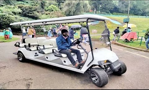 தாவரவியல் பூங்காவை ரசிக்க வசதியாக பேட்டரி கார்