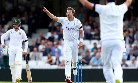 5 விக்கெட் வீழ்த்திய ராபின்சன்