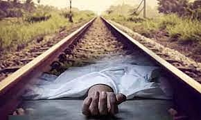 புதுக்கோட்டை அருகே ரெயில்வே தண்டவாளத்தில் வாலிபர் பிணம்