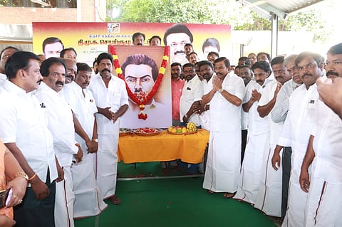 தியாகி இமானுவேல் சேகரன் படத்திற்கு அமைச்சர் கே.என்.நேரு மரியாதை