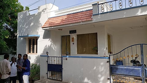 கொள்ளை நடந்த வீடு.
