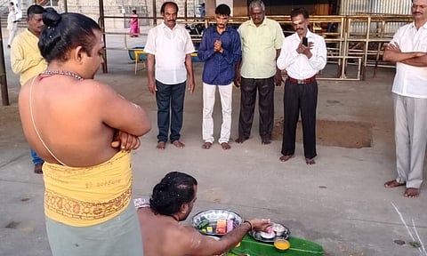 சென்னிமலை முருகன் கோவிலில் பக்தர்கள் இளைப்பாறும் மண்டபம், முடி காணிக்கை மண்டபம்