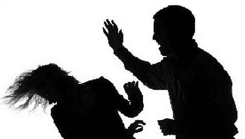 மேட்டுப்பாளையத்தில் பெண் வியாபாரி மீது தாக்குதல்