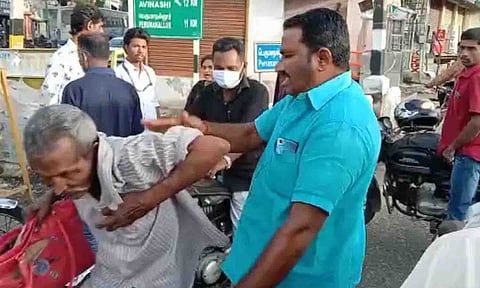 செல்போன் பறித்த முதியவருக்கு பொதுமக்கள் தர்மஅடி கொடுத்த காட்சி.