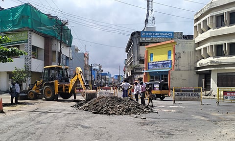 பாதாள சாக்கடை பணிக்காக கோட்டார்-சவேரியார் ஆலய சாலையில் போக்குவரத்து மாற்றம் அமல் - செட்டிக்குளம், வேப்பமூட்டில் போக்குவரத்து நெருக்கடி