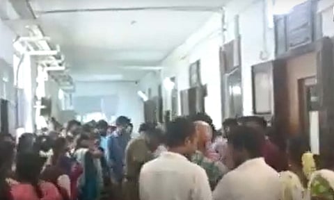 6 ஆண்டுகளாக பதவி உயர்வு இல்லை: ஒன்று திரண்டு மனு அளித்த தலைமைச் செயலக ஊழியர்கள்