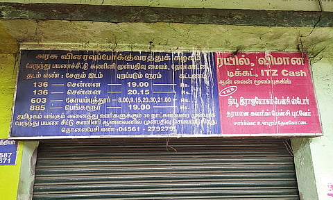 தேவகோட்டை பஸ் நிலைய அரசு விரைவு பஸ் முன்பதிவு அலுவலகத்தில் கோவை செல்லும் பஸ்களின் நேர அட்டவணையை படத்தில் காணலாம்.