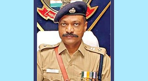 போலீஸ் சூப்பிரண்டு சரவணன்