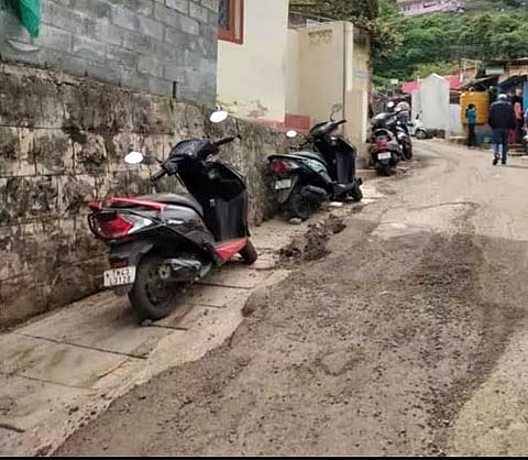 குன்னூரில் மீண்டும் குண்டும், குழியுமான மாடல் அவுஸ் குடியிருப்பு சாலை