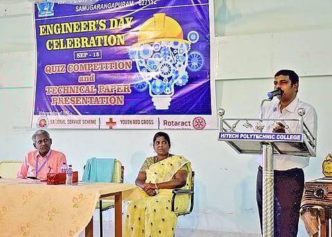 விழாவில் கலந்து கொண்டவர்களை படத்தில் காணலாம்.