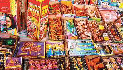 சேலம் மாவட்டத்தில் தற்காலிக பட்டாசு கடை உரிமம் பெற ஆன்லைனில் விண்ணப்பிக்கலாம்