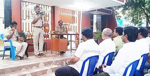 போதைப்பொருள் தடுப்பு குறித்து வியாபாரிகளுக்கு விழிப்புணர்வு