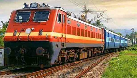 கோவை வழியாக இயக்கப்படும் 4 எக்ஸ்பிரஸ் ரெயில்களில் கூடுதல் பெட்டிகள் இணைப்பு