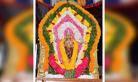 கொட்டங்காடு கோவிலில் அம்மன் அலங்காரத்தில் இருந்த காட்சி.