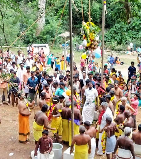திருக்குறுங்குடியில் உறியடி திருவிழா நடந்தபோது எடுத்தபடம்