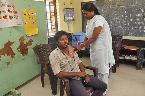 1,597 மையங்களில் கொரோனா தடுப்பூசி முகாம் தொடங்கியது