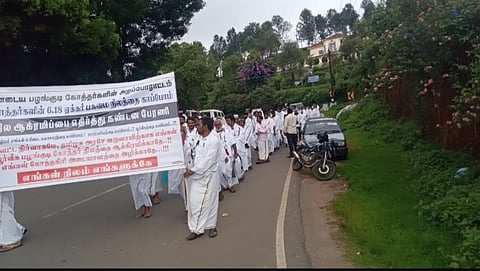 கோத்தகிரியில் கோத்தர் பழங்குடி மக்கள் அமைதி பேரணி