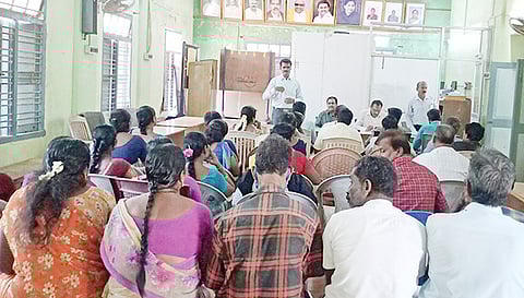 குழந்தைகள் பாதுகாப்பு குறித்த விழிப்புணர்வு கூட்டம் நடந்தது.