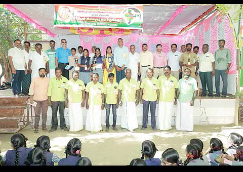 இந்தியன் இளைஞர் சுய உதவி குழுவின் ஆண்டு விழா நடைபெற்ற போது எடுத்தபடம்.