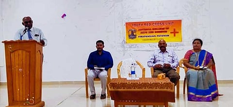 செஞ்சிலுவை சங்கம் தொடக்க விழா நடந்தபோது எடுத்தபடம்.