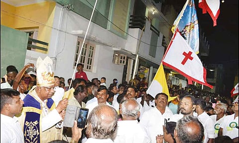 தருவைகுளம் அதிதூதர் மிக்கேல் ஆலய திருவிழா கொடியேற்றம்