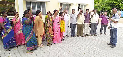 ஊரக வளர்ச்சித்துறை அலுவலர்கள் கண்டன ஆர்ப்பாட்டம்