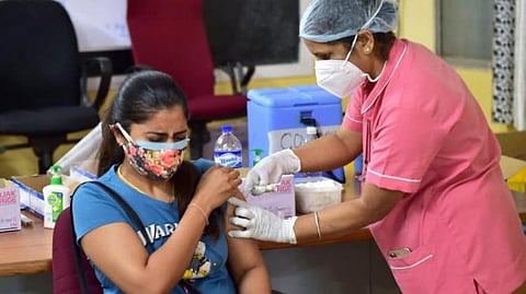 1,597 மையங்களில் கொரோனா தடுப்பூசி முகாம்