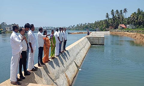 பரக்காணி தடுப்பணையின் மறுபகுதி கிராமங்களை பாதுகாக்க பக்கசுவர் எழுப்பாவிட்டால் போராட்டம்