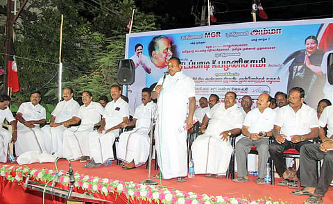 கூட்டத்தில் தெற்கு மாவட்ட அ.தி.மு.க. செயலாளர் சண்முகநாதன் பேசிய காட்சி.