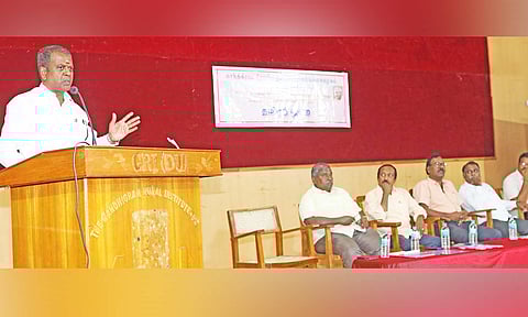 விழாவில் கலந்துகொண்டவர்களை படத்தில் காணலாம்.