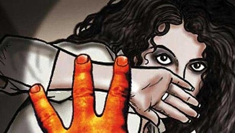 பண்ருட்டி அருகே பள்ளி மாணவியை வீட்டில் அடைத்து பாலியல் பலாத்காரம்- பூ வியாபாரி மீது போக்சோ வழக்கு