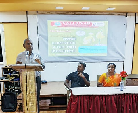 கரூர் வள்ளுவர் அறிவியல் கல்லூரியில் ஆடை வடிவமைப்பு குறித்து தொழில் நுட்ப பயிற்சி