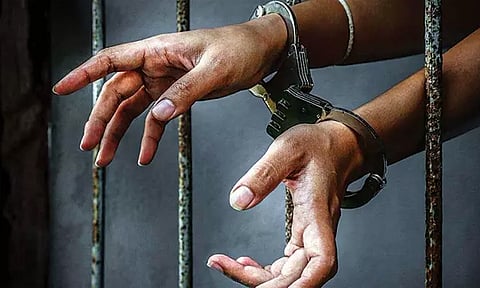 குண்டர் சட்டத்தில் கட்டிட மேஸ்திரி கைது